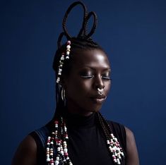 Sculptural braids represent a captivating and new way of doing dramatic hairdos. This trend transcends mere aesthetics, transforming braiding into a d... Instagram, African, Beautiful