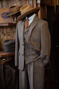 Gentleman Style Vintage, Harris Tweed Waistcoat, Baker Boy Cap