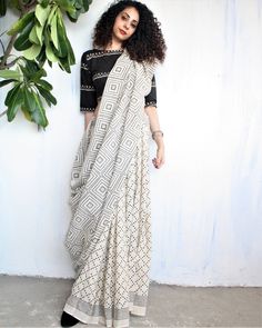 Black and white never is out of fashion. Vogue, Dirndl, Black And White Saree