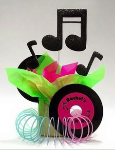 Festa tema musica ♥ Rock And Roll Theme Party, Music Party Theme Decoration, 80s Party Decorations, 1970s Party Theme, Music Party Centerpieces, 80's Theme Party, 80s Theme Party, 50s Theme Parties, 80s Birthday Parties