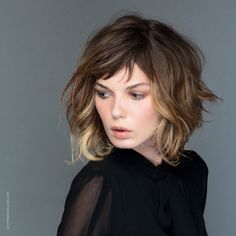 Nina - Bob-Lob - Be You Tiful - Collezione Autunno Inverno 2017-2018 - © Compagnia Della Bellezza Short Hair Styles, Haircuts With Bangs, Hairstyles For Thin Hair, Curly Hair Styles, Hair Lengths