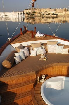 Luxury Yachts, Yacht Life, Places To Go, Yacht Interior, Boat Interior, Travel Inspo