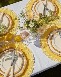 Summer Dining, Yellow Table, Interieur, Table, Summer Dining Table Decor, Table Display, Deco, Dining Decor, Floral Placemats