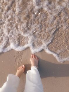 Gresik, pantai pasir putih dagelan Goa, Aesthetics, Instagram, Nature, Beach Photography, Pantai Aesthetic, Foto Di Pantai, Pasir Pantai Aesthetic, Beach Photography Poses
