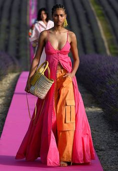 jacquemus 10 year catwalk Summer Dresses, Casual, Spring Fashion, Vogue, Spring Dresses, Maxi Skirts, Spring Summer Fashion, Chic Summer Dresses
