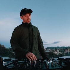 Gefällt 7,849 Mal, 213 Kommentare - TECH IT DEEP (@techitdeep) auf Instagram: „Amazing set by @patricktopping for @beatport Live! Watch the full set at the Beatport YouTube…“ Tech, Beatport, Amazing, Full Set, Deep, Live
