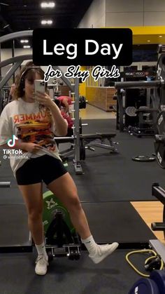 Women doing leg workout In gym Leg Day Workouts, Leg Workout Women, Gym Workouts Women, Stomach Workout