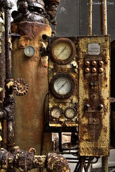there are many different types of pipes and gauges on this structure that is rusted