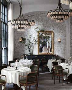 Le Coucou Restaurant in New York by Roman & Williams | Yellowtrace Cafe Bar, Restaurant Furniture, Luxury Restaurant, Interieur, Inredning, Hotel