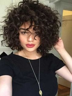 Long Curly Hair, Cortes De Cabello Corto, Capelli, Curly Bob Hairstyles, Curly Hair With Bangs, Short Curly Haircuts, Curly Hair Cuts, Curly Hair Styles