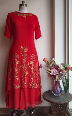 Beautiful festive tunic by Label Kanupriya. Buy now! Tunic, Outfits, Kurti Skirt, Designer Dresses Indian, Kurti Patterns, Kurti Designs, Salwar Suits, Indowestern Dresses, Tunics Online