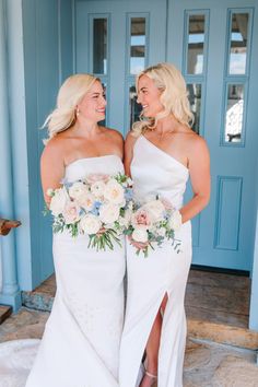 For brides looking to make a bold and elegant statement, dressing your bridesmaids in white can create a striking and memorable look. One option that adds a touch of sophistication and flair is a one-shoulder design with a slit up the side. This style not only adds a modern twist but also allows your bridesmaids to move comfortably and with ease. #ewddingcolor #weddingtheme #bridesmaiddresses