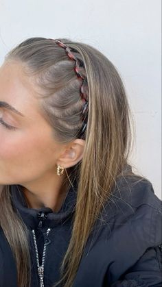 wavy hairstyle 90s headband aesthetic Hairstyle, Peinados, Hairdo, Haar, Coiffure Facile, Cool Hairstyles, Updo, Cute Hairstyles, Capelli