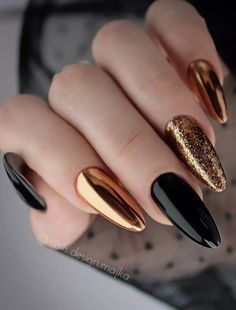 Golden Nails, Style