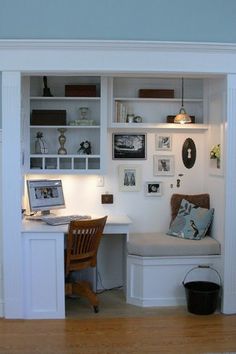 I would like something like this in the extra room in the master bedroom. Living Room, Home Office, Built In Desk, Curtain Call, House Styles, House Ideas, Dream House, Family Room, House Interior