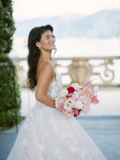The inspiration for the photo shoot at Villa Del Balbianello on the shores of Lake Como stemmed from its breathtaking natural beauty and timeless elegance.  Photography: Thomas Raboteur (http://thomasraboteur.com) Wedding Poses, Lake Como, Villa, Timeless Elegance