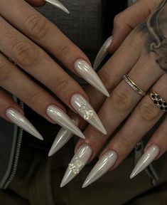 #art #design #fashion #diamond #style #beauty #blogger #blog #stylish #fashionable #outfit #girl #nail #white Stiletto Nails Designs, Classy Acrylic Nails, Luxury Nails, Perfect Nails, Long Acrylic Nails