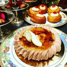 Nos gourmandises du soir!  #pâtisserie #gourmandise #pastry #instapastry #pâtissier #paulbocuse #bocuse #gastronomie #michelin #guidemichelin #3michelinstars #dessert #food #foodporn #instafood #frenchcuisine #lyon #onlylyon #france #instafrance Cheesecakes, Facebook, Mini Cheesecake, Cheesecake