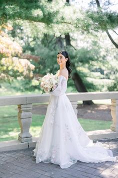 Looking for bridal portrait inspiration? Look no further than this gorgeous garden-inspired wedding at Abigail Kirsch Tappan Hill Mansion! Photography: Kayla Tiffany Photography (http://www.kaylatiffany.com) Wedding Inspiration, Bridal Portraits