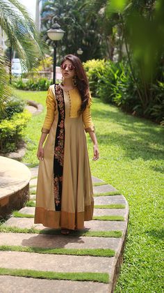 Pakistani Dresses, Desi Dresses, Pakistani Fashion, Pakistani Outfits, Kurti Designs, Indian Fashion, Desi Clothes, Anarkali Dress, Kurta Designs