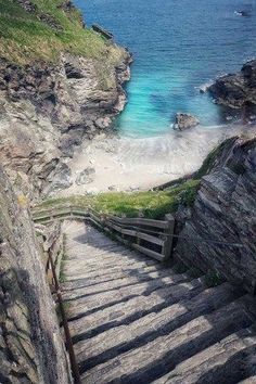 INCREDIBLE places to visit in England. This beach is next to Tintagel Castle in Cornwall- here's everything you need to know to plan your visit. #cornwall #england #castles #traveltips #beach #tintagel #castle Camping, England Beaches, Incredible Places