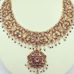 Kundan Jewellery, Indian Bridal Jewelry Kundan, Bridal Jewellery Indian, Gold Pendant Jewelry, Indian Jewelry, Diamond Anklet, Indian Wedding Jewelry, Bridal Diamond Jewellery