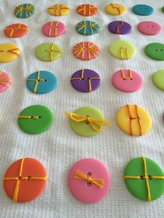 Many Ways to Sew on a Button Sewing, Sewing Projects, Sewing Tutorials, Sewing Projects For Beginners, Sewing For Beginners, Beginner Sewing Projects Easy