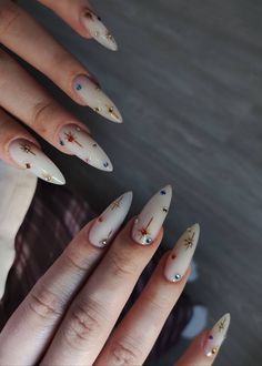 Gem Accent Nail, Short Pointy Nails Almond, Russian Nails Design, Malachite Nails, Medieval Nails, Lilith Nails, Nails Acrylic Nail Art, Frame Nails, Celestial Nails