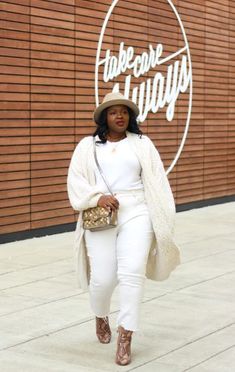 This Casual Holiday Style is perfect with this all-white look. I’m sharing that you can wear white as a plus-size girl. There is something crisp, classic, and elevated about an all-white look that you just can't pass up. Here are the outfit ideas for you this season. • White Crew neck • White high waist jeans • Chunky Cream Cardigan • SnakeSkin Boots • FOR OUTFIT DETAILS + to SHOP more of my looks visit my website & Blog at: WWW.SUPPLECHIC.COM/shop-the-feed Winter, Winter Outfits, Ideas, All White Outfit, Going Out Dresses, Outfits Black Girl, Christmas Outfit Black Girl, Plus Size Girls