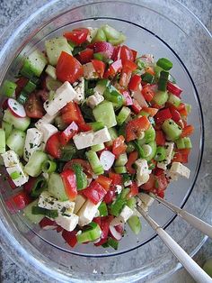 Sommerlicher Salat, ein gutes Rezept mit Bild aus der Kategorie Gemüse. 65 Bewertungen: Ø 4,6. Tags: Eier oder Käse, einfach, Gemüse, Party, Salat, Schnell, Sommer, Vegetarisch. #salad #recipes #saladrecipes #summersalad Spaghetti, Summer Salads, Kohlrabi, Chef Salad Recipes, Salad
