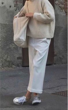 White Pants, Casual Winter, White Pants Outfit, Casual Chic Fall, Casual Work Outfits, Minimal Chic Style Outfits, Cream Jeans Outfit, Street Style