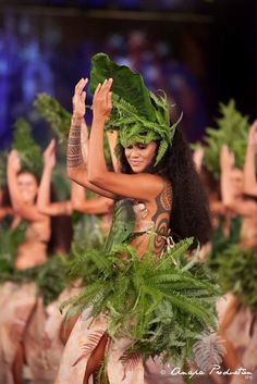 Costumes, Tattoo, Maori, Tatoo, Capelli, Lol, Bob, Tahitian Costumes, Polynesian Girls