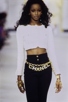 chanel in the 90's -chanel-spring-1993-ready-to-wear-021-beverly-peele