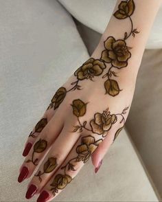 Back Hand Henna!