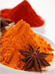 Turmeric gives a beautiful color to your dish, especially rice and meat Cooking, Curry Powder, Indian Food Recipes, Masala, Chilli, Condiments
