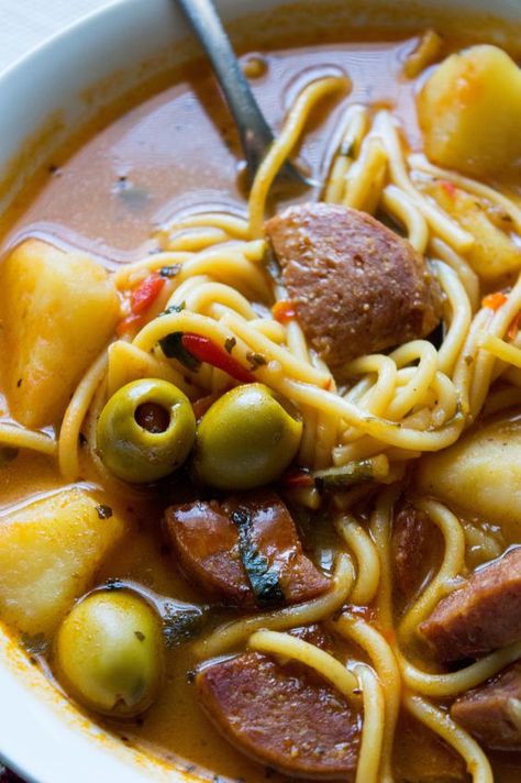 Spaghetti, Ramen, Genoa Salami, Salami Recipes, Spanish Dishes, Spanish Soup, Sancocho Recipe, Salchichón, Puerto Rican Recipes