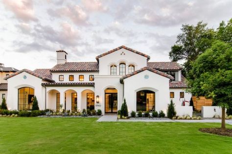 Get Italian Appeal with These Attractive Tuscan-Style Homes | HomesFeed Dallas, Home Décor, Interior, Texas, Exterior, White Exterior Houses, Exterior Colors, Mediterranean Exterior Homes, Mediterranean Homes Exterior