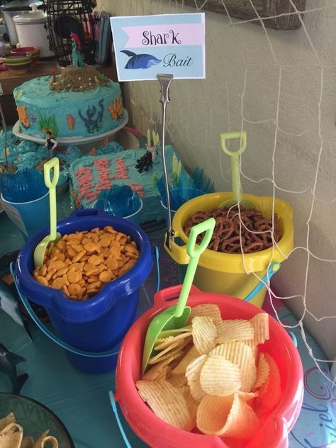 Pool Party Kids, Shark Themed Birthday Party, Pool Birthday Party, Beach Birthday Party, Pool Party Decorations, Shark Birthday Party, Shark Theme Birthday, Mermaid Birthday Party, Luau Birthday Party