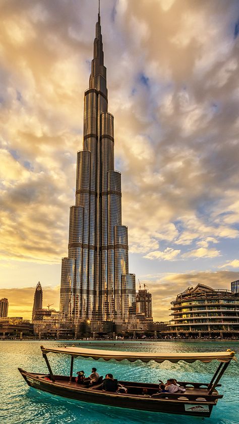 The Burj Khalifa Tower in Dubai is the tallest building in the world. Here's what you need to know about the tallest structure in the world Bangkok, Abu Dhabi, Dubai, United Arab, Dubai Buildings, Dubai Architecture, Dubai Tower, Dubai Desert, Dubai City