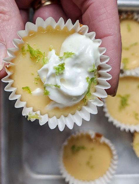 Oh that fresh, tangy zing of key lime pie that makes us all think of summer and the beach.  You know what makes it even better?  When it’s cute, mini and easy to eat on-the-go!  Our mini key lime pie bites take under 30 minutes to make and bake. Key lime pie is a classic... Pie, Desserts, Mini Desserts, Dessert, Key Lime Pie Bites, Key Lime Bites, Mini Key Lime Pies, Key Lime Pie, Finger Food Desserts