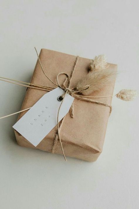 Neutral Christmas Gift Wrapping Ideas, Christmas Gift Wrap Ideas, christmas gift wrapping ideas, gift wrapping ideas Gifts, Christmas Gift Wrapping, Diy, Gift Packaging, Packaging, Gift Wrapping, Gifts Wrapping Diy, Creative Gifts, Diy Gift
