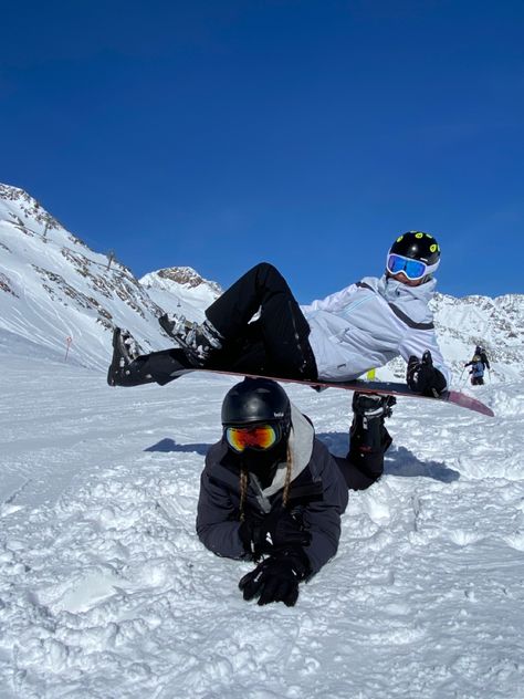 Winter| snowboard| mountain| ski trip| funny| bestfriends| aesthetic| instagram photo ideas Winter, Fotos, Bff, Poses, Verano, Fotografie, Fotografia, Inspo, Snowboarding Aesthetic