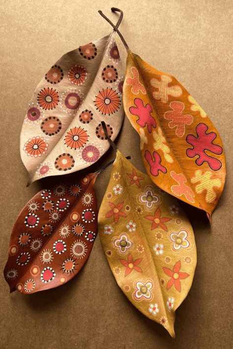 It's a great time to get creative with your leaf art! In this blog post, we will share some ideas for painted leaves that you can create. #art #diy #paintedleaves Crafts, Diy, Fall Leaf Art Projects, Dry Leaf Art, Leaf Projects, Leaf Crafts, Diy Leaves, Leaf Art Diy, Painting On Leaves