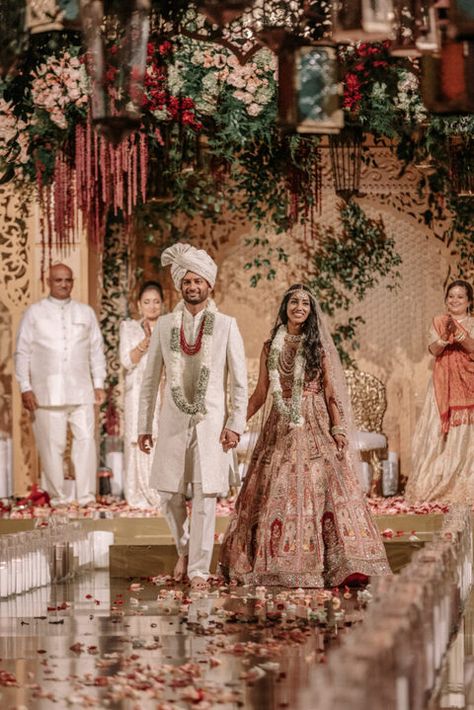India, Wedding Decor, Indiana, Indian Wedding Venue, Big Indian Wedding, Indian Wedding Ceremony, Indian Wedding Photography, Indian Wedding Aesthetic, Indian Wedding Reception