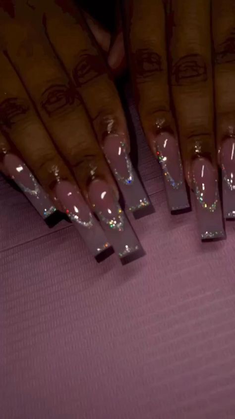 HelloI am OmerAesthetic Surgeon SpecialistI give you natural beauty tips; Nail Ideas, Prom, Acrylics, Art, Nail Designs, Silver And Pink Nails, Bling Acrylic Nails, Nail Inspo, Silver Glitter Nails