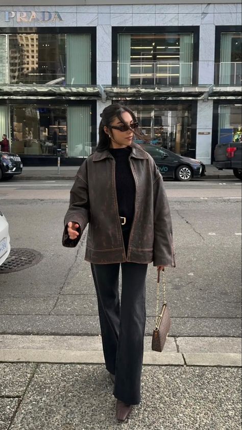 Chic classy brown vintage leather jacket winter cold fall weather season clothing clothes fashion inspo ideas Winter Outfits, Outfits, Casual Outfits, Leather Jacket Outfits, Brown Leather Jacket, Jacket Outfits, Stylish Leather Jacket, Leather Jacket, Cold Weather Outfits