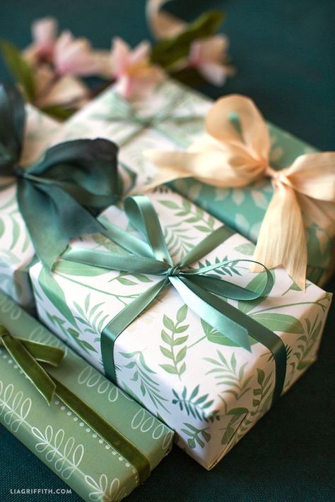 Download our printable botanical gift wrap for your spring gift giving, featuring lush green watercolor leaves and tiny white wildflowers. Diy, Gift Wrapping, Christmas Gift Wrapping, Gift Wraping, Gift Wrapping Paper, Gift Wrap Box, Gift Wrap, Gift Wrapping Techniques, Wrapping Ideas