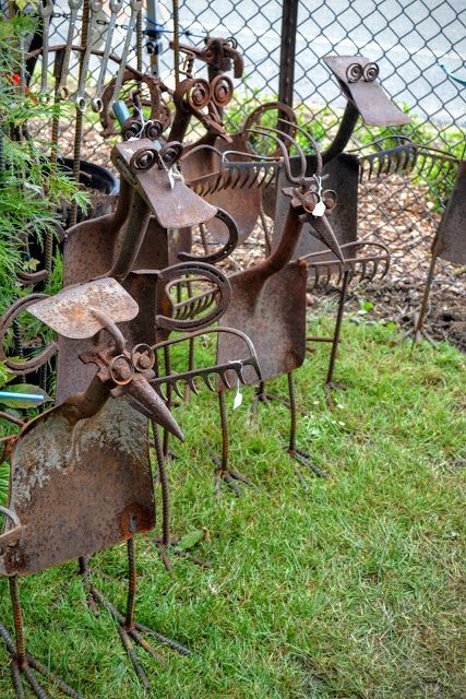 Metal Yard Art, Garden Art Sculptures Statues, Junk Metal Art, Rusty Garden, Metal Sculptures Garden, Recycled Metal Art, Lawn Art, Welding Art Projects, Metal Garden Art