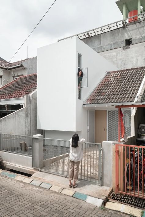 dua studio · half half house · Divisare House Design, Tiny House Design, Design, Architecture, Bali, House Architecture Design, Small House Design, Minimal House Design, Compact House