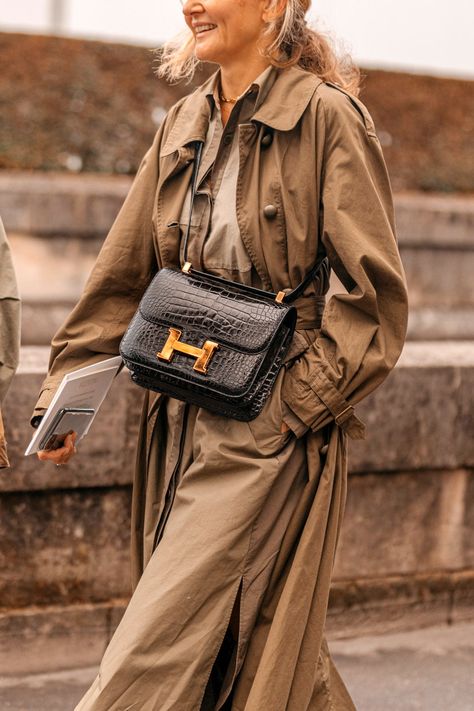 Street style: The best on-trend bags spotted at Paris Fashion Week Spring/Summer 2020 | Vogue Paris Fashion, Outfits, Style, Women, Outfit, Moda, Moda Femenina, La Mode, My Style